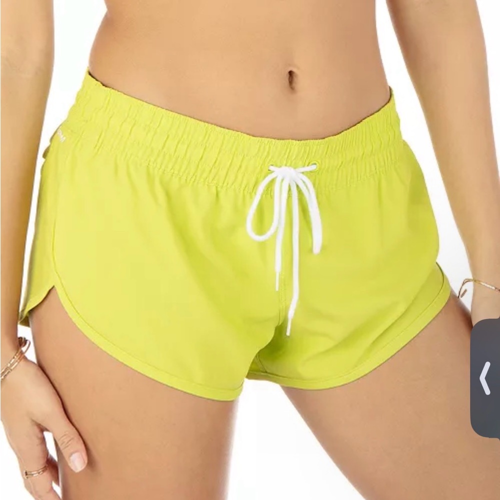 Hurley Juniors' 2.5" Dolphin-Hem Board Shorts nwt medium
